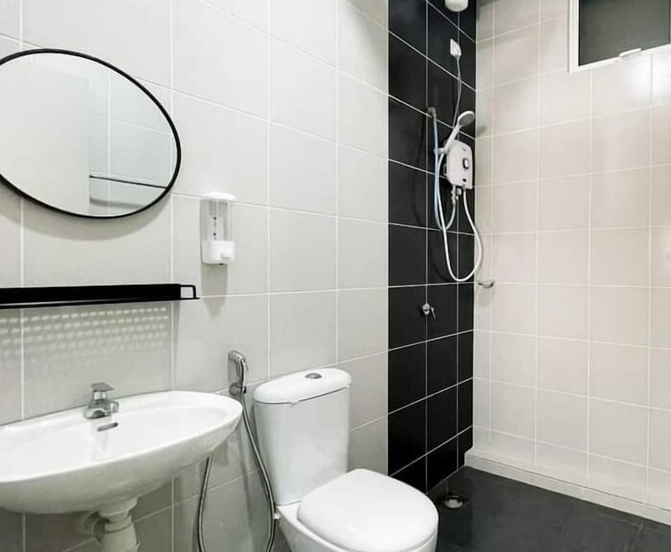 Family Apartment | Bathroom | Slippers, bidet, towels