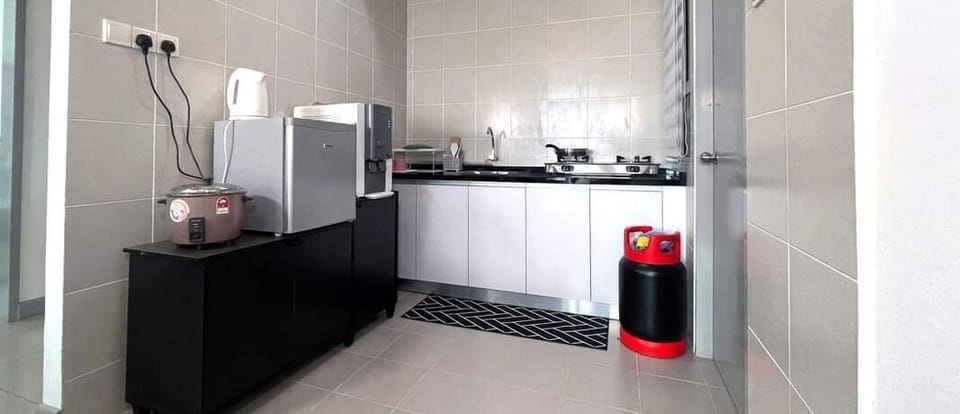 Family Apartment | Private kitchen | Mini-fridge, stovetop, electric kettle, rice cooker