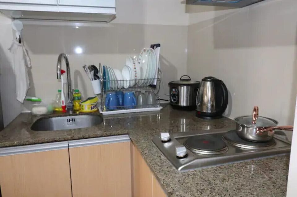 Dishes, Rice Cooker, Skillets, Kettle & Pots and pans.