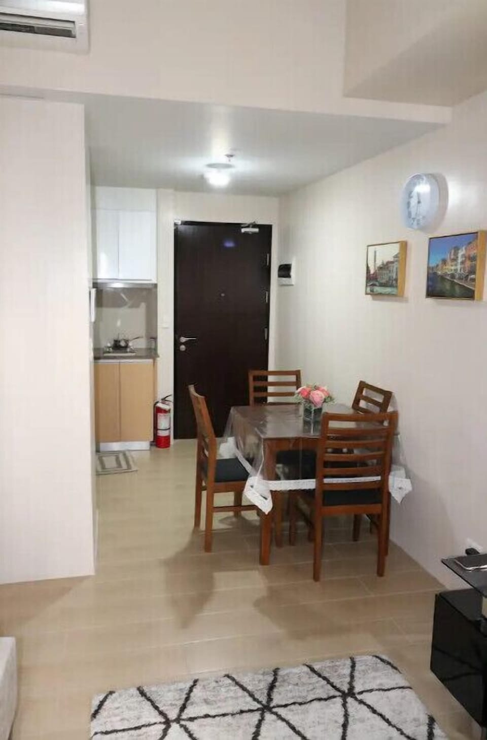Table and four chairs.  Table is expandable.