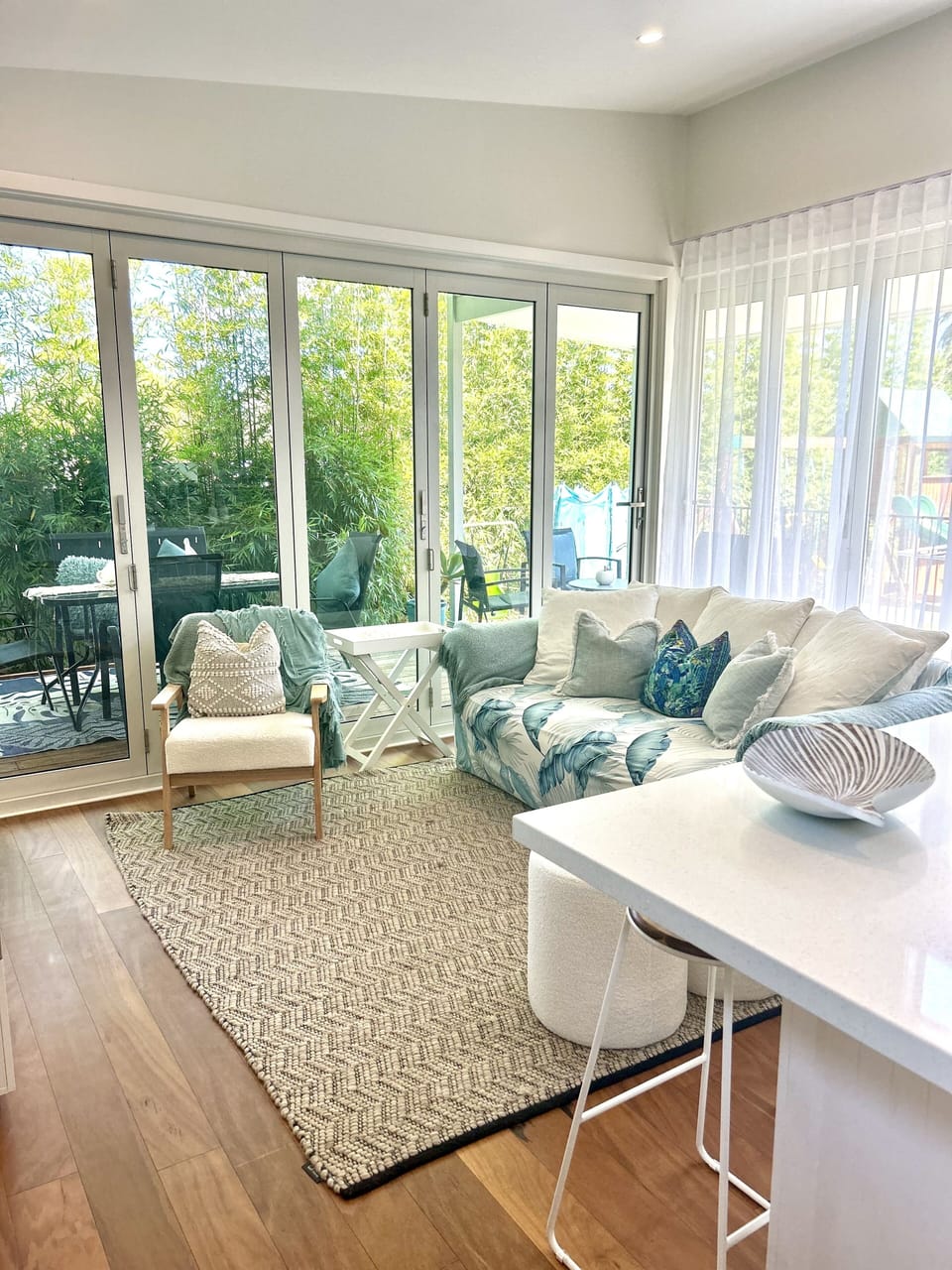 Bright & sunny lounge area