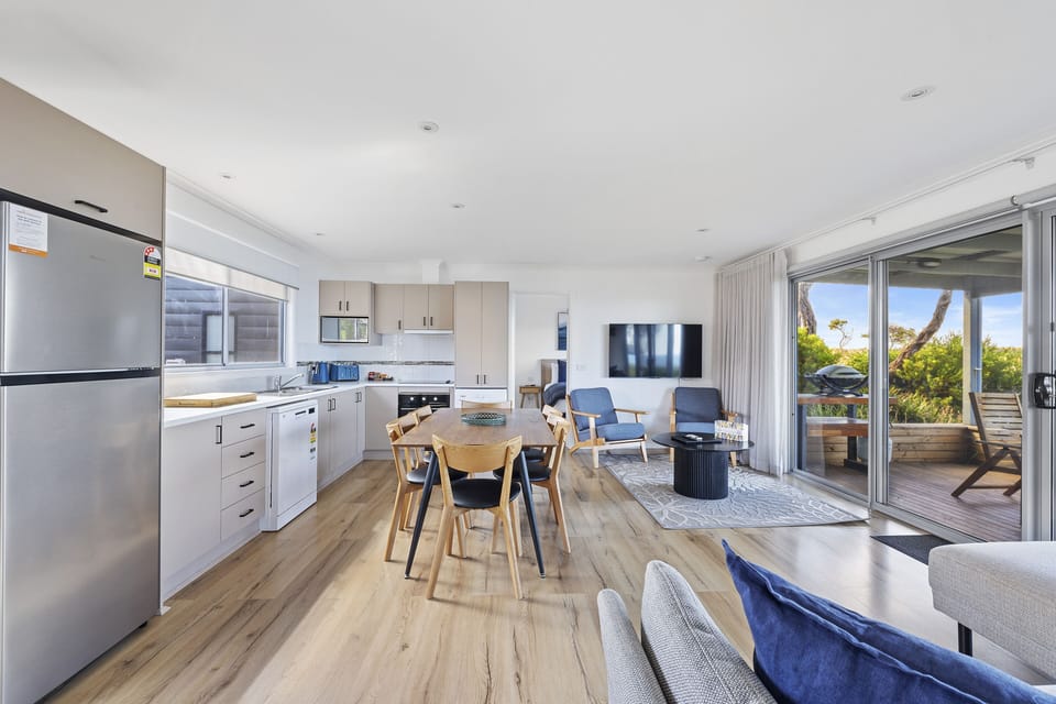 Premium Villa, 2 Bedrooms, Ocean View | Dining room