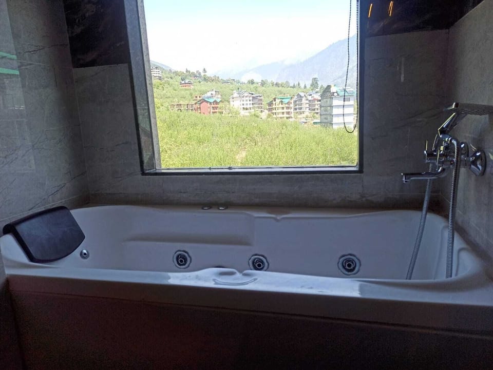 Superior Double Room | Bathroom