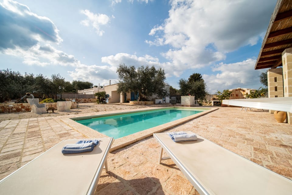Trullo_Di_Mamma_Lucia_Ostuni_Piscina_Idromassaggio_interno_Casa_vacanza_puglia_casaurea_Property_Man (3)