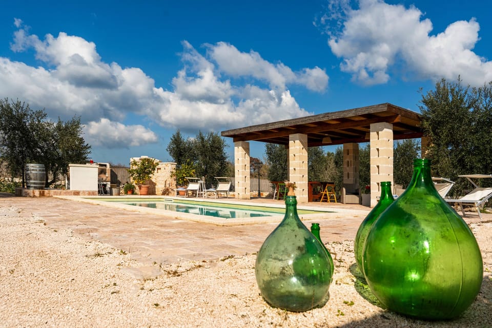 Trullo_Di_Mamma_Lucia_Ostuni_Piscina_Idromassaggio_interno_Casa_vacanza_puglia_casaurea_Property_Man (2)
