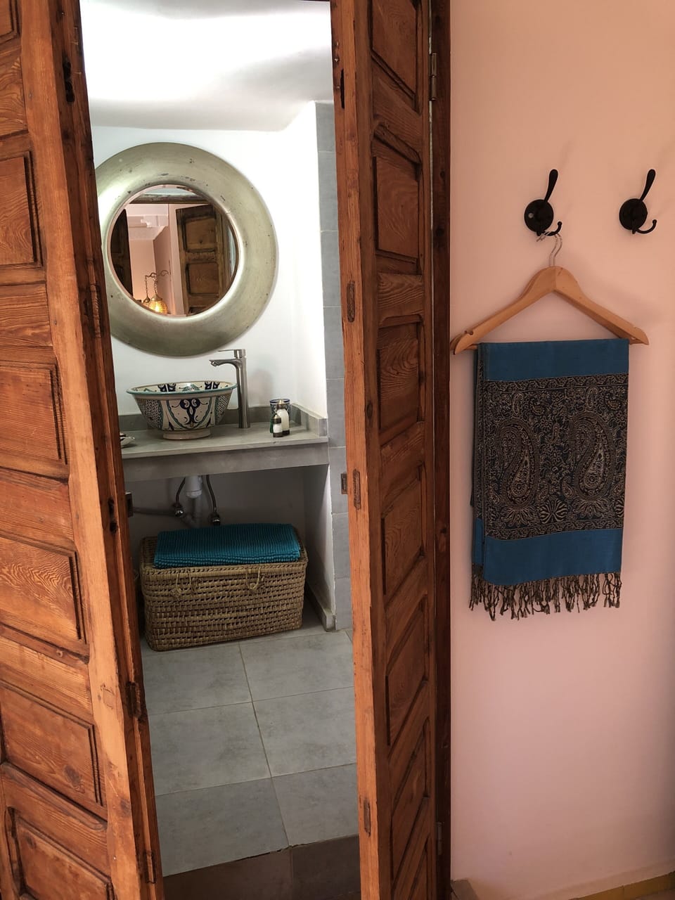 Panoramic Room | Bathroom | Shower, hair dryer, towels, soap