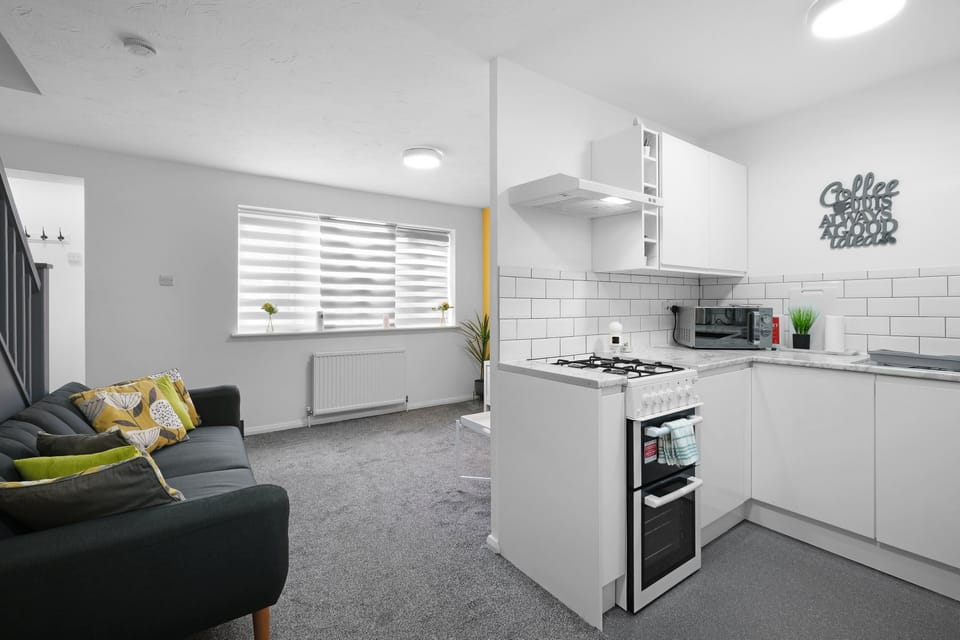 House, 1 Bedroom | Living area | 42-inch Smart TV with satellite channels, TV, Netflix