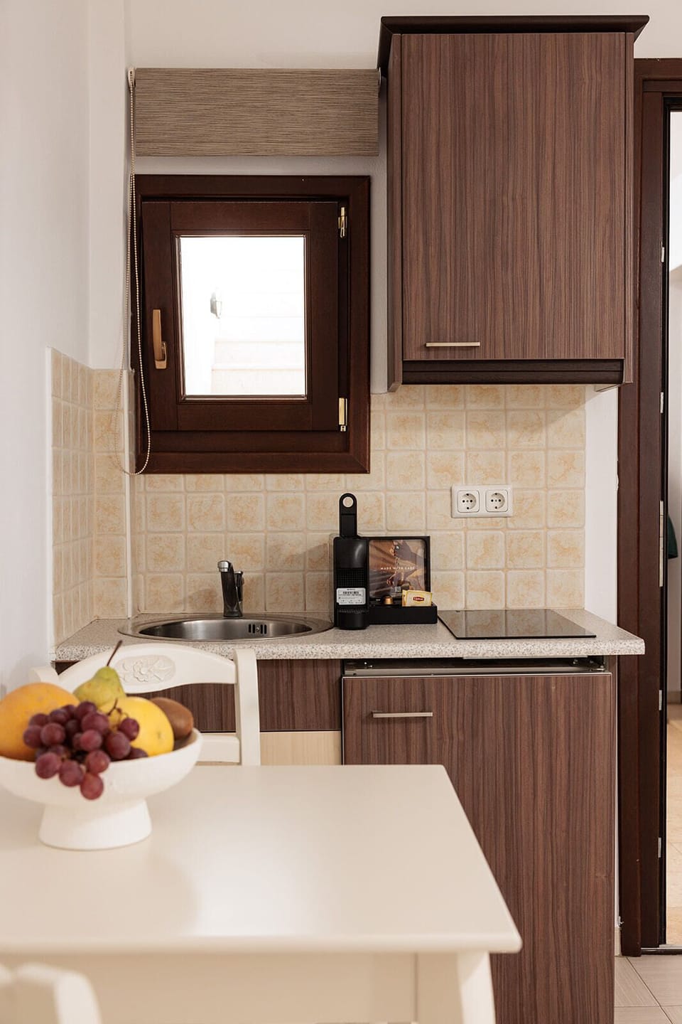 Executive Triple Room | Private kitchen | Fridge, stovetop, electric kettle, cookware/dishes/utensils