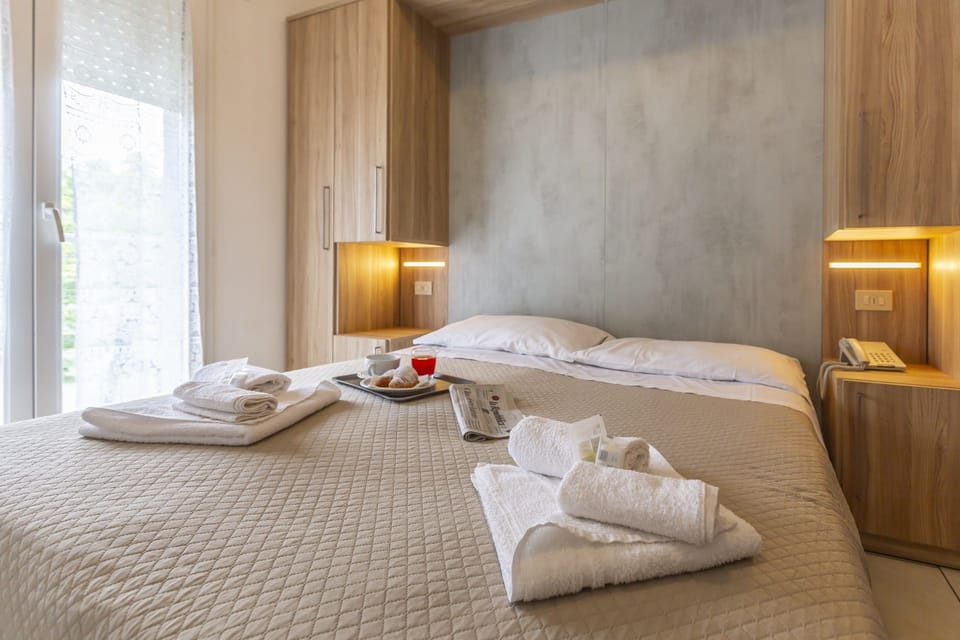 Classic Double Room | Desk, soundproofing, free WiFi, bed sheets