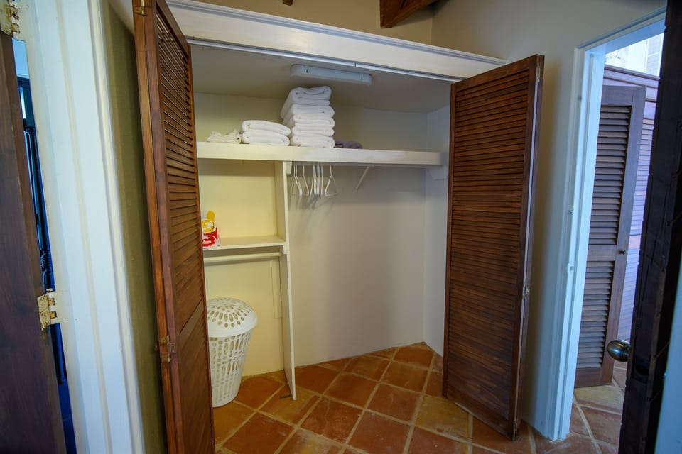 NW Closet