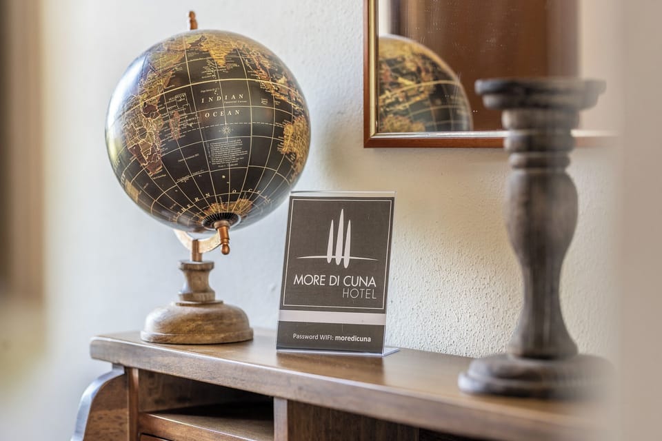 Deluxe Room, 1 Bedroom | Premium bedding, individually decorated, individually furnished, desk