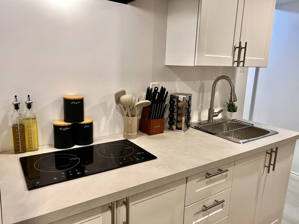 Kitchen loaded with everything you need! (no oven, cooktop only!)