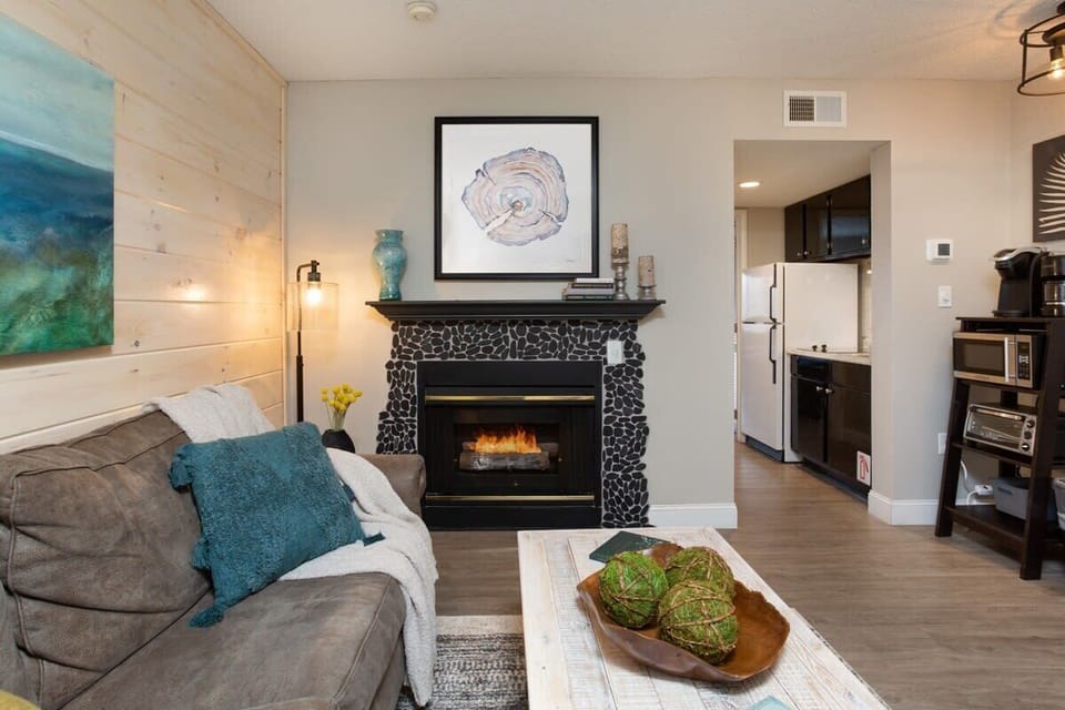 Gas Fireplace! (seasonal)