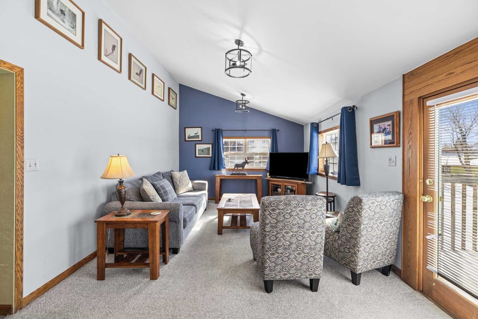 【Living Room】 Smart TV + WiFi — where the crew lands after an off-day on the trail.