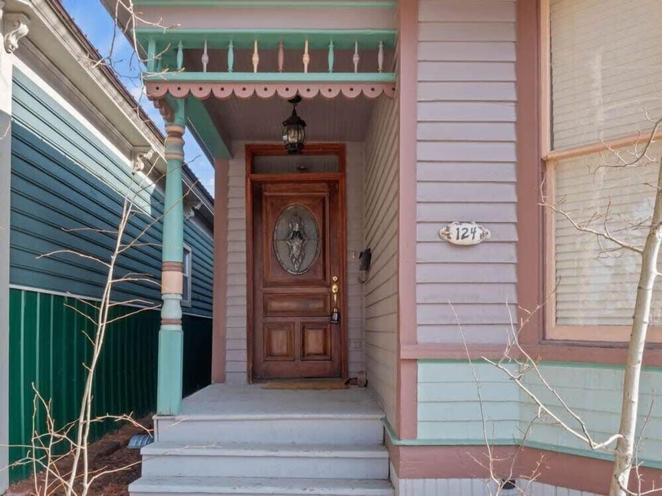 【Entrance】Victorian front porch — a block off Harrison Avenue