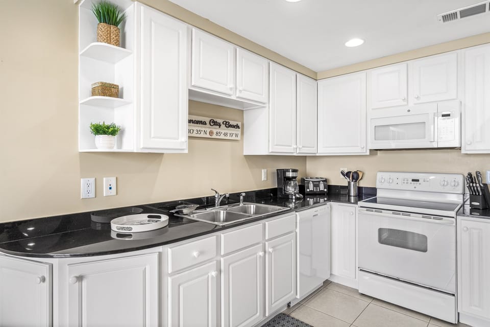 Full kitchen, open plan