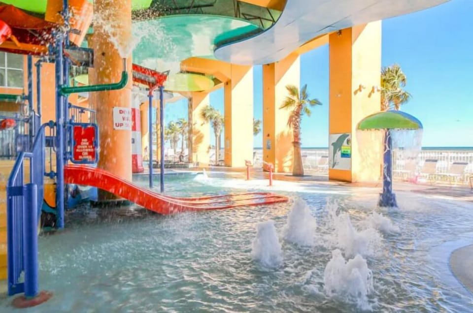 Splash kids Gulf-front water park