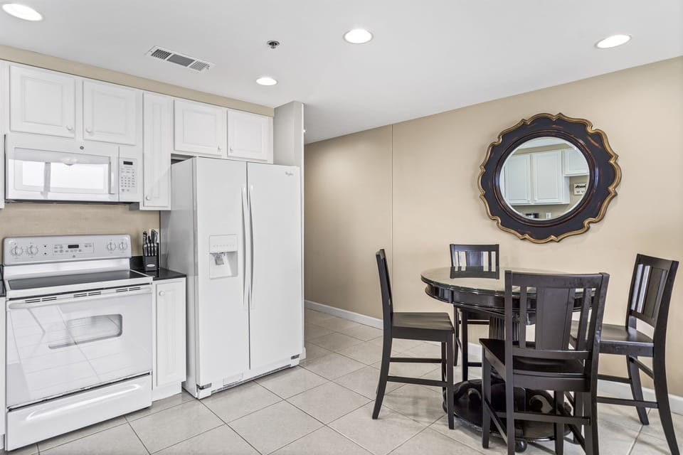Full kitchen, open plan