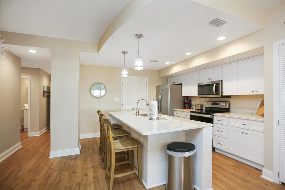 Condo, 1 King Bed with Sofa bed (Club at Mexico Beach 2D) | Private kitchen | Oven, toaster
