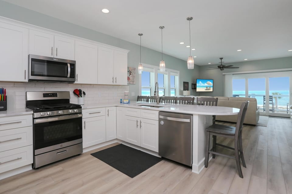 House, Multiple Beds (Great Sunsets II) | Private kitchen | Oven, toaster