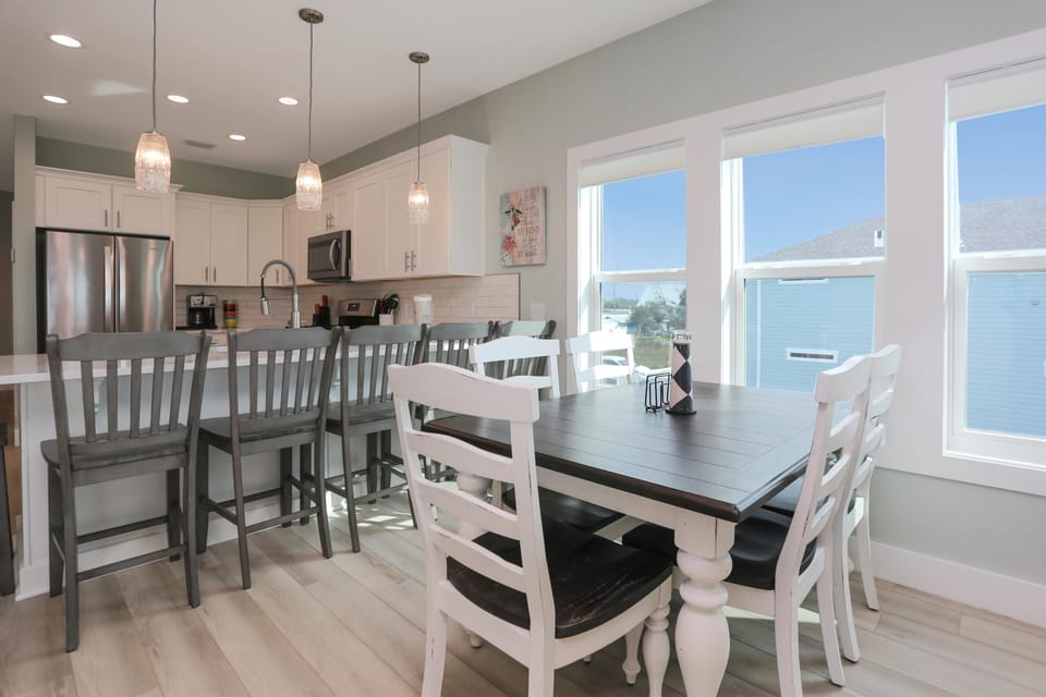 House, Multiple Beds (Great Sunsets II) | Dining