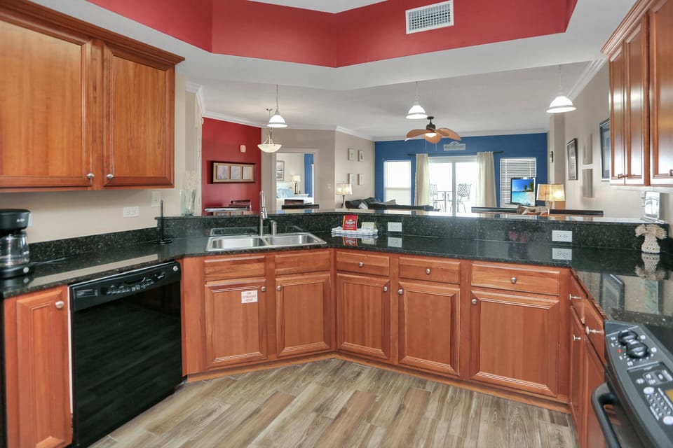 Condo, Multiple Beds (Paradise Shores 310) | Private kitchen | Oven, toaster