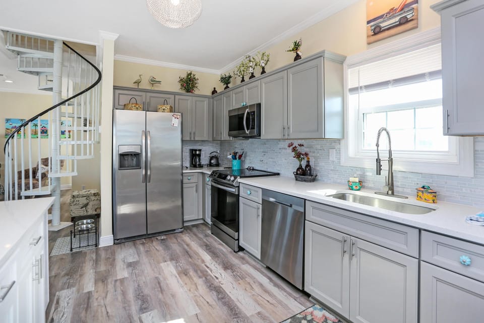 House, Multiple Beds (The Chill Inn) | Private kitchen | Oven, toaster
