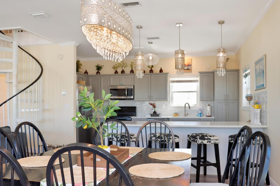 House, Multiple Beds (The Chill Inn) | Dining
