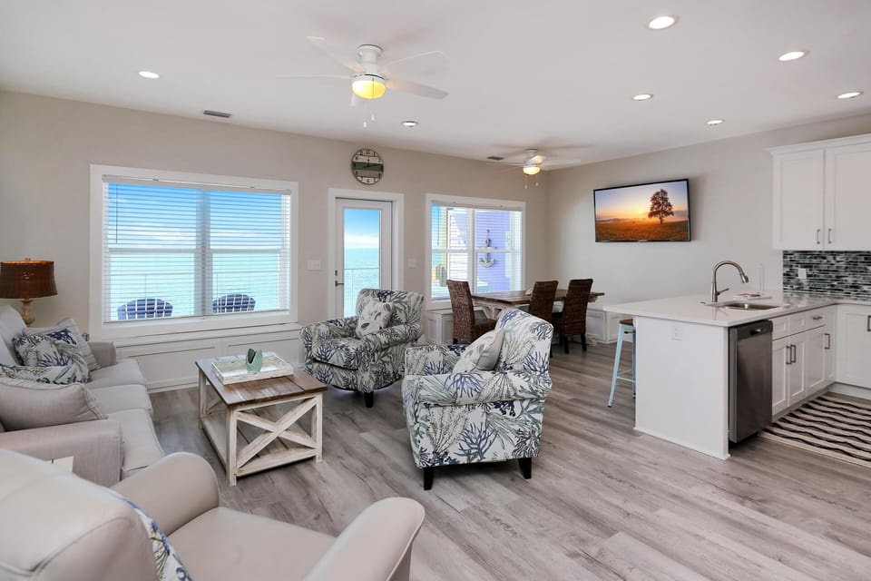 House, Multiple Beds (Beach Fantasies A) | Living area