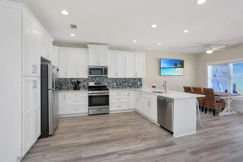 House, Multiple Beds (Beach Fantasies B) | Private kitchen