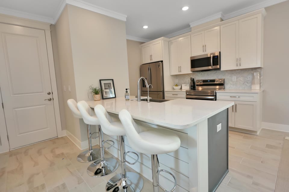 House, Multiple Beds (Just Beach Baby) | Private kitchen | Oven