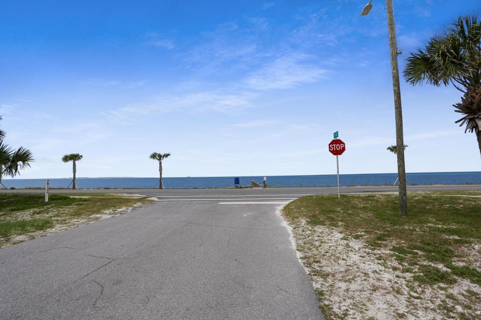 House, 2 Queen Beds (Beach View Lower) | Miscellaneous