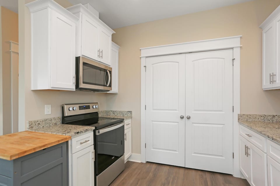 House, 2 Queen Beds (HiDune) | Private kitchen | Oven, toaster