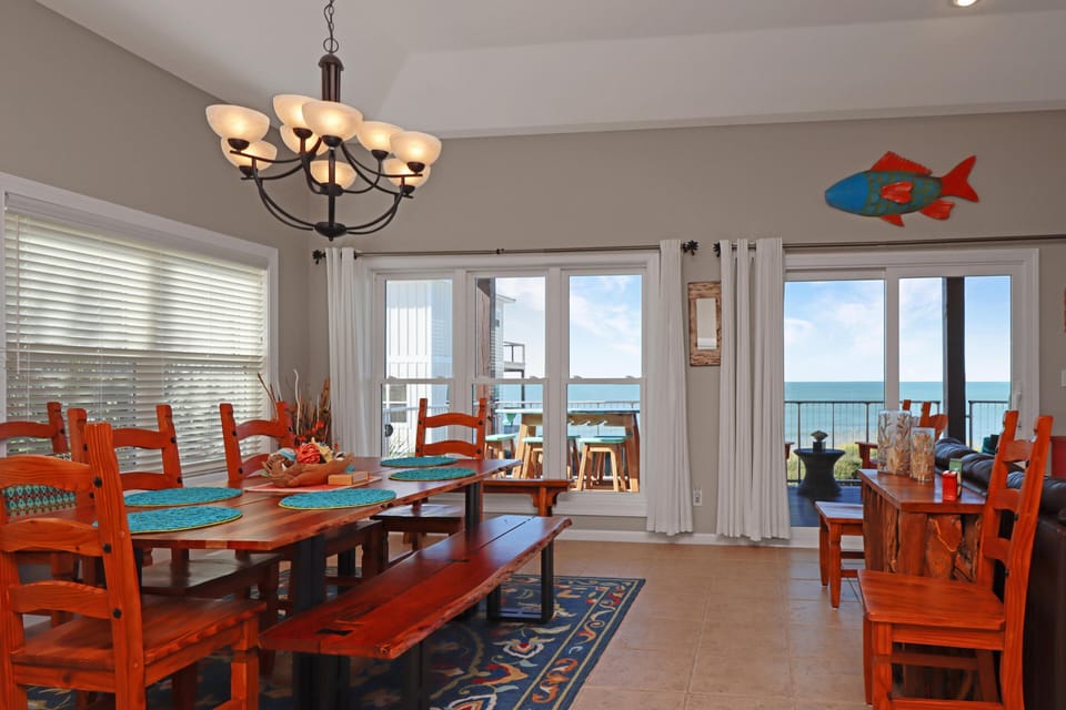 House, Multiple Beds (Sea Joy) | Dining