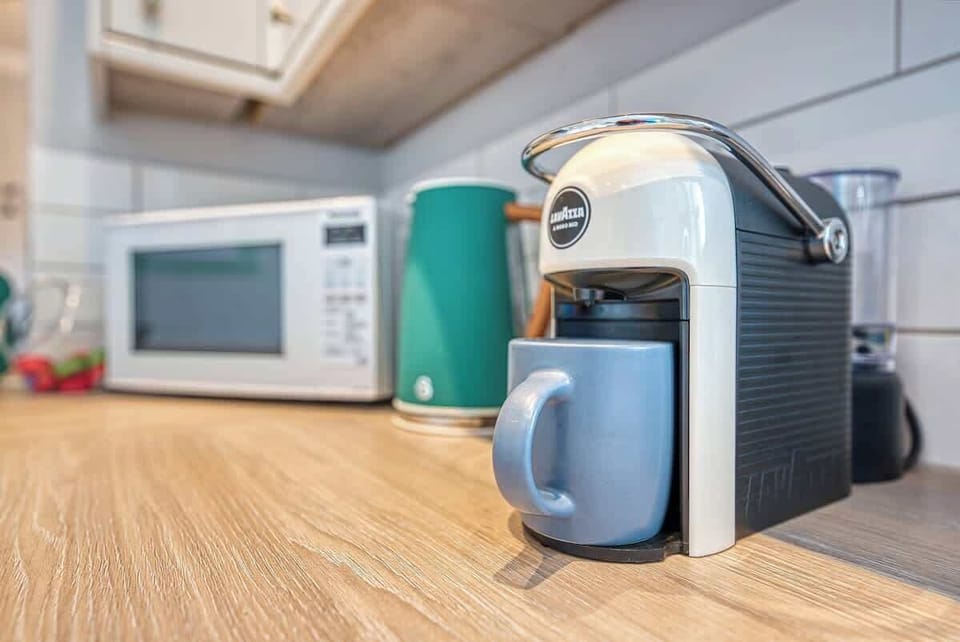 Fully equipped kitchen at Blue Puffin Stays Short Lets & Serviced Accommodation