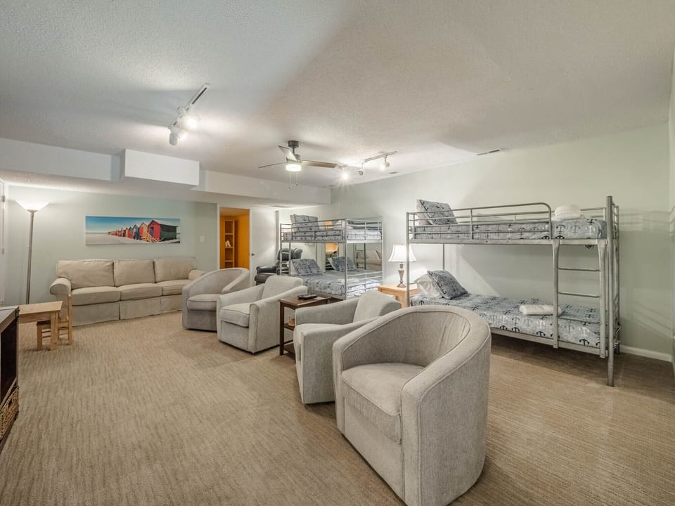 Upstairs Living Room with Twin/Twin Bunkbeds