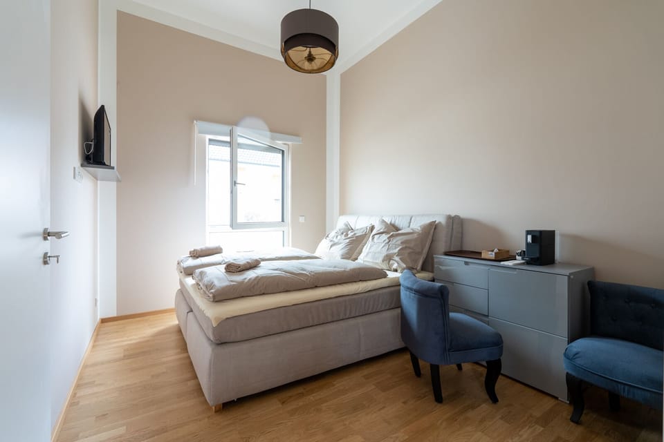 Premium bedding, minibar, free WiFi