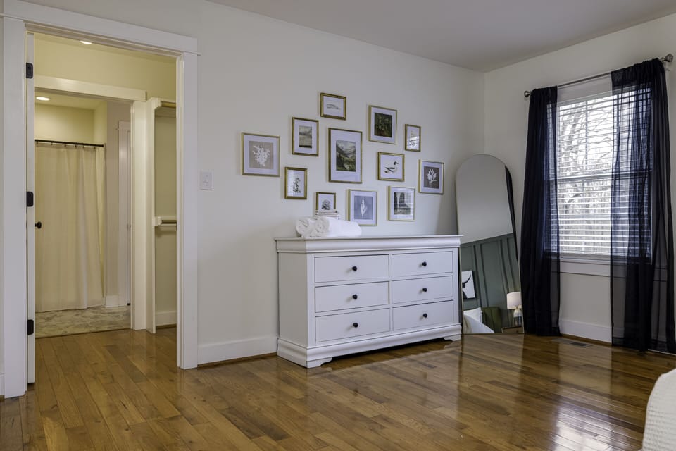 Dresser with six drawers and a stand up mirror. 
