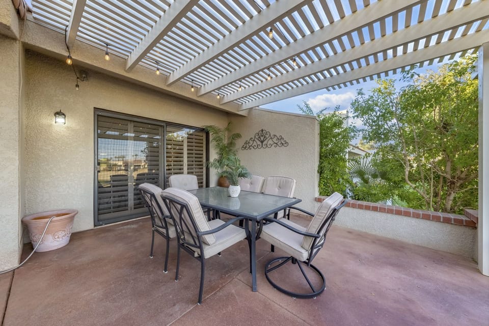 OUTSIDE PATIO DINING