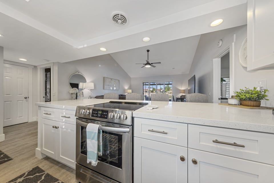 KITCHEN ISLAND WITH QUARTZ COUNTERS