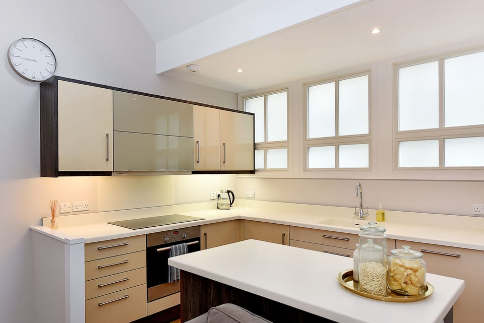 Superior House | Private kitchen | Full-size fridge, microwave, oven, stovetop