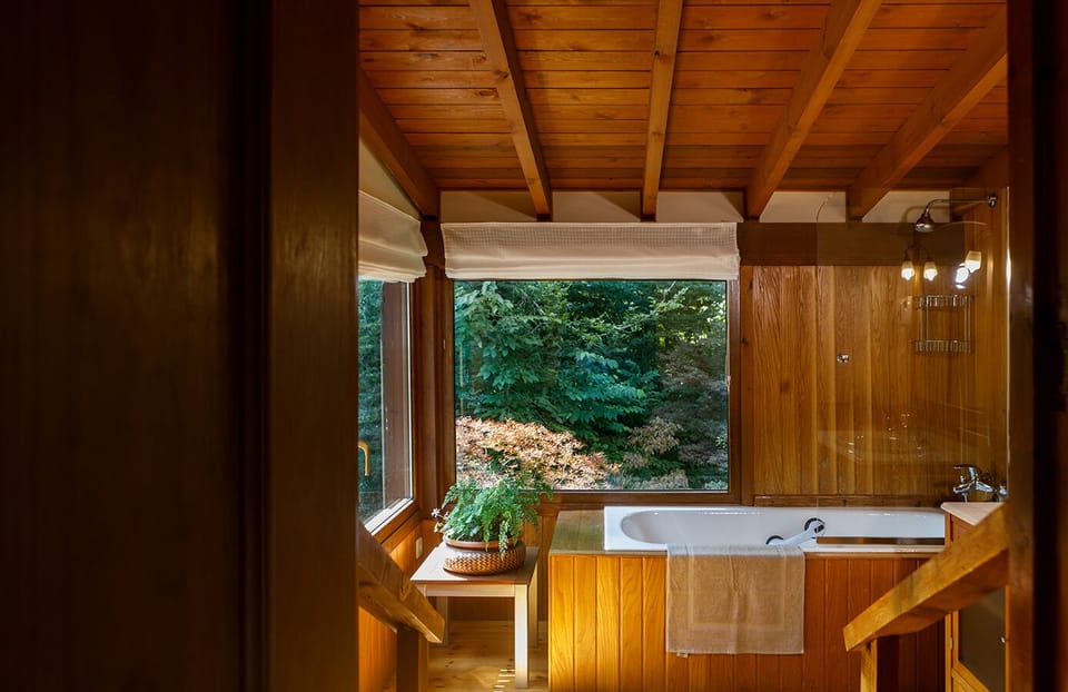 Comfort Cottage, Balcony, Garden View | Bathroom | Towels