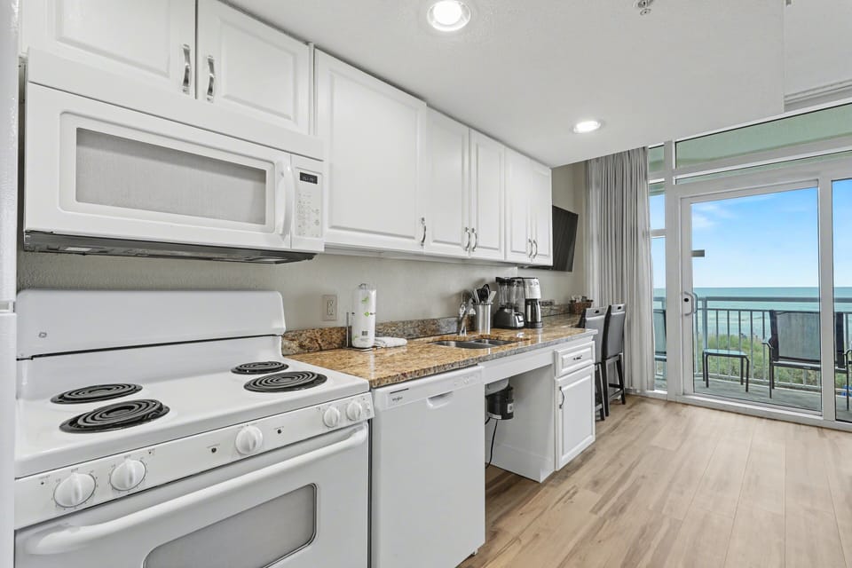 Full Kitchen - Stove, Fridge, Dishwasher and Microwave