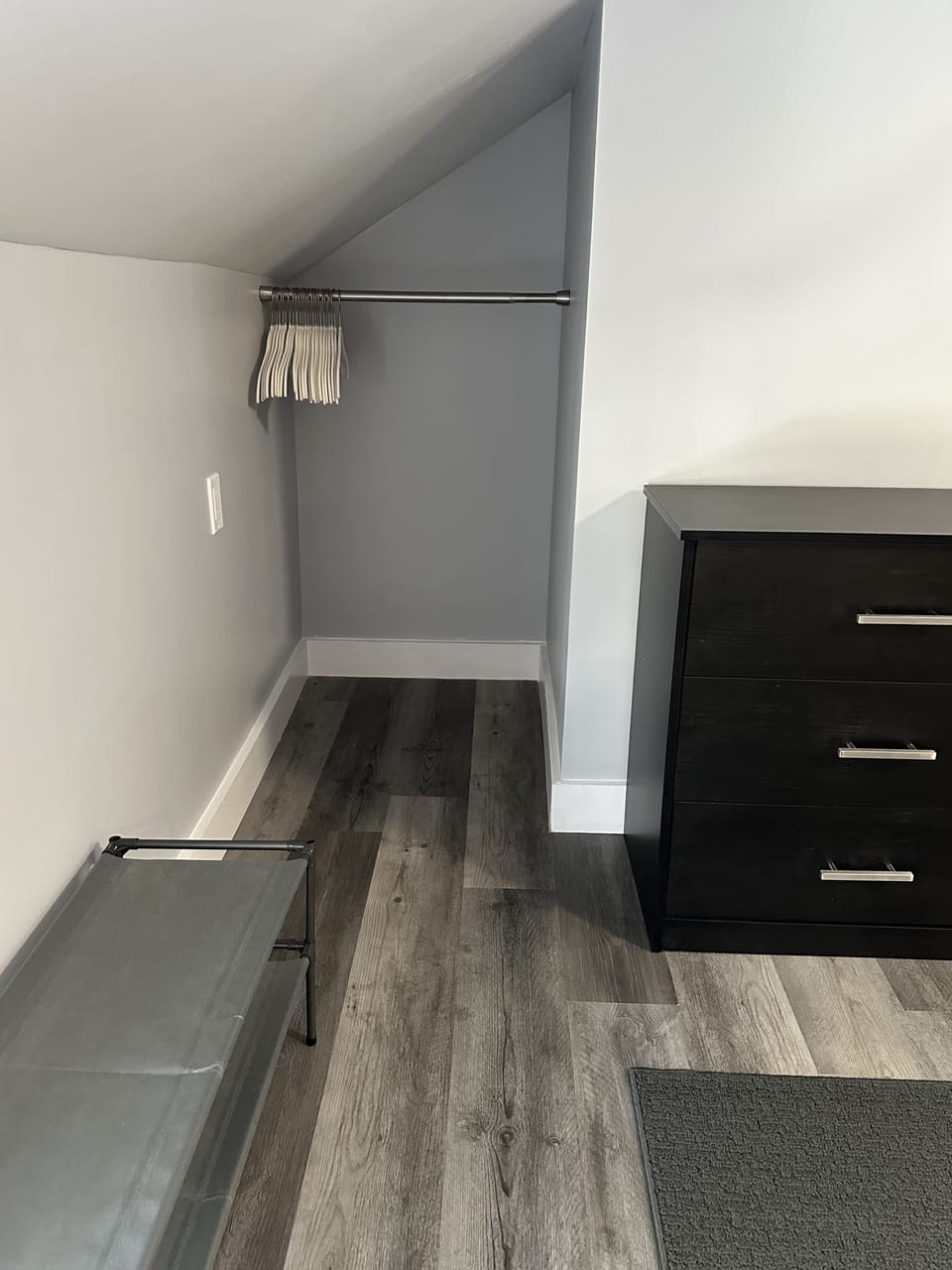 2nd Bedroom (Closet Nook)