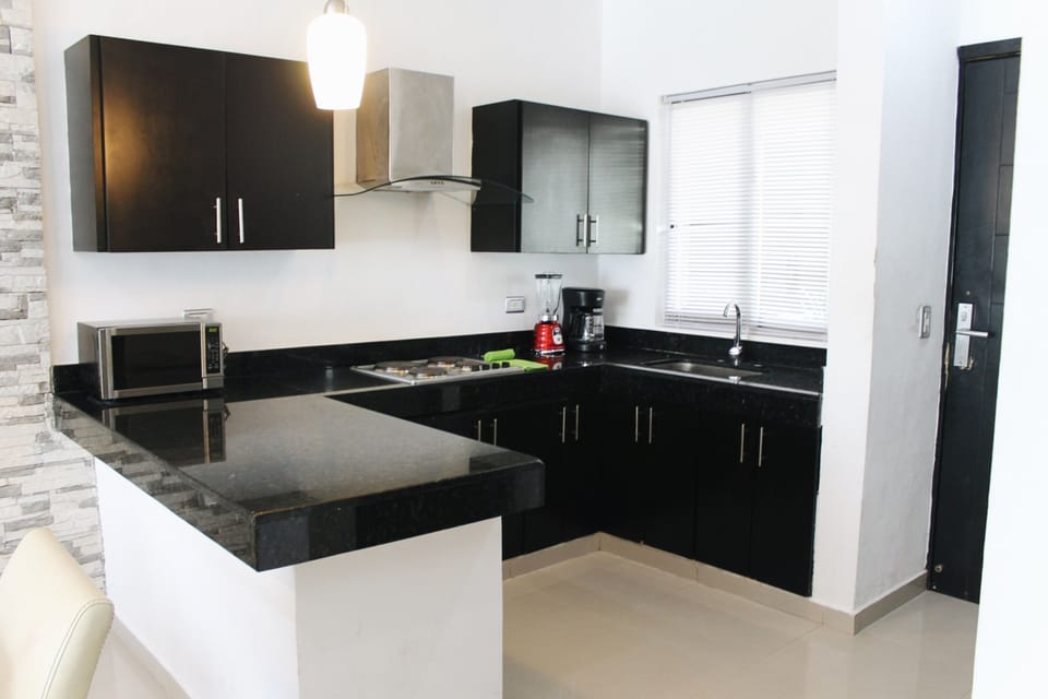 Full-size fridge, microwave, stovetop, coffee/tea maker
