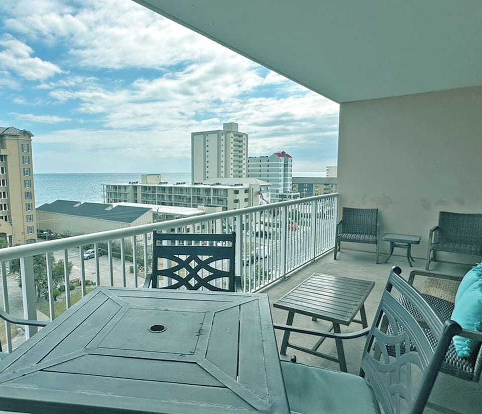 Crystal Tower 605. 2 Bedroom 2 Bathroom. Sleeps 8. Managed by Island Rentals