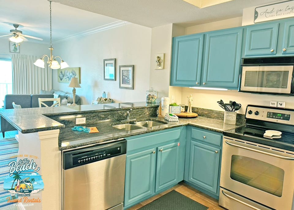 Crystal Tower 605. 2 Bedroom 2 Bathroom. Sleeps 8. Managed by Island Rentals