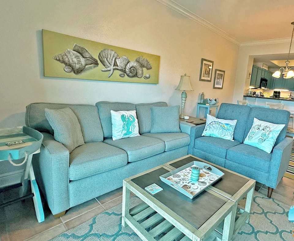 Crystal Tower 605. 2 Bedroom 2 Bathroom. Sleeps 8. Managed by Island Rentals