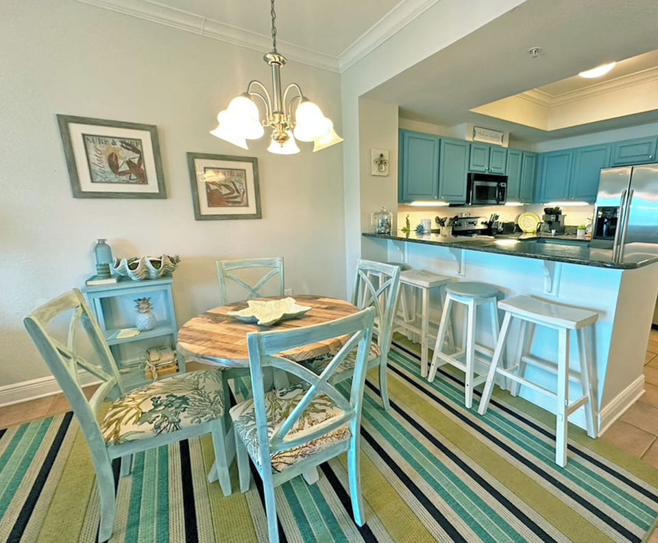 Crystal Tower 605. 2 Bedroom 2 Bathroom. Sleeps 8. Managed by Island Rentals