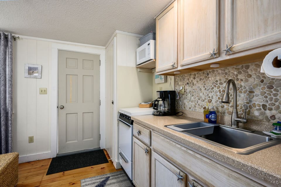 Plenty of counter space in the kitchen - 194 Captain Chase Road Dennis Port